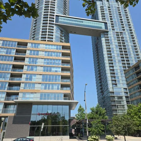 Downtown Toronto Condo, Free indoor parking with amazing view, hotel in Toronto
