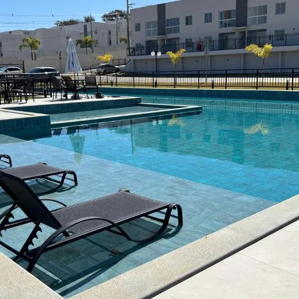 Apto moderno, novo e estiloso com estrutura de Resort a 4 min da Olivia Flores, Hotel in Vitória da Conquista