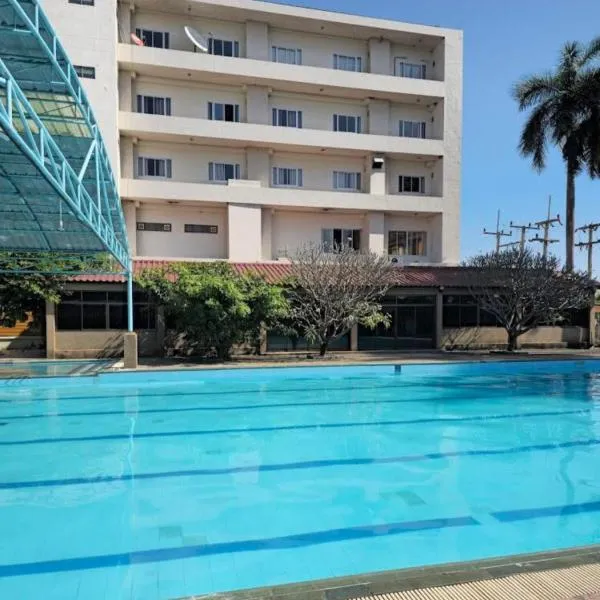 KP Hotel Udonthani, hotel en Amphoe Kumphawapi