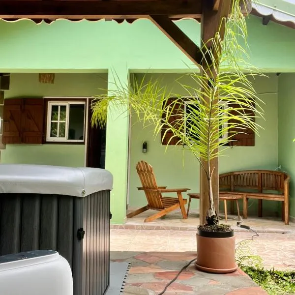 Les Nids de Belle Eau bungalow avec jacuzzi, hotel en Capesterre-Belle-Eau