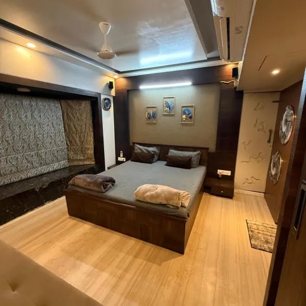 Bandra’s Prime luxurious 2 BHK, hotel in Bombay