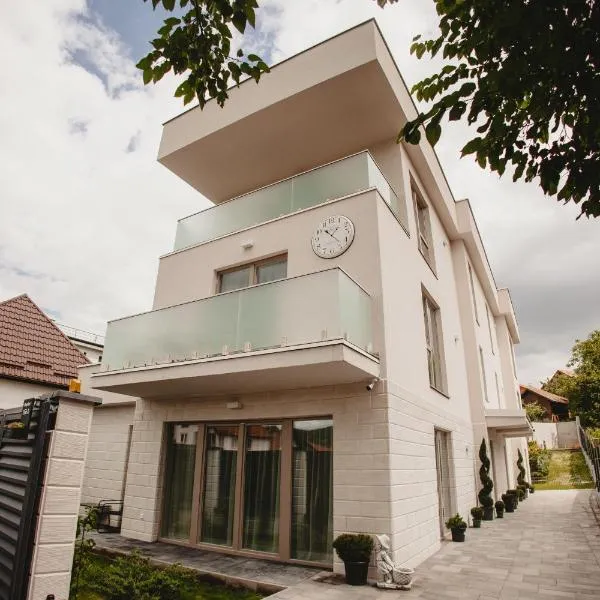 White House Iris Aparthotel, hotel di Cluj-Napoca