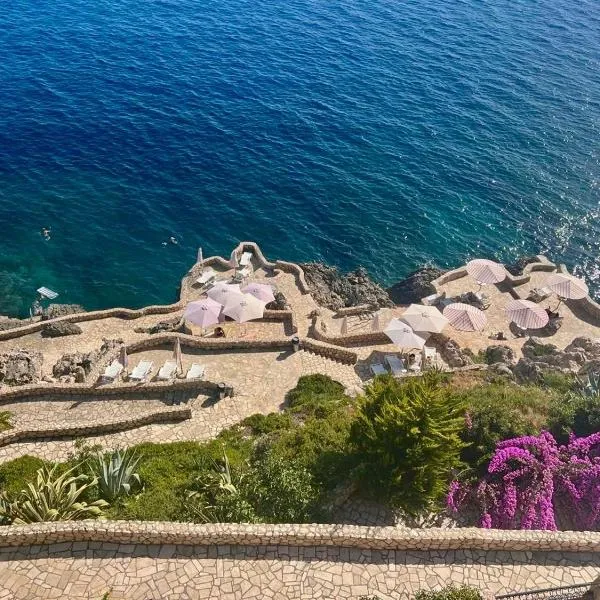 Modern Seaview Apartment with a Pool, hotel in Dobra Voda