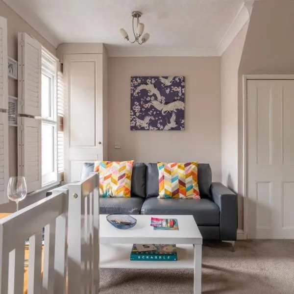 Gorgeous 2-Bed Located in Quiet Area with Nearby Stations, hotel in Brighton & Hove
