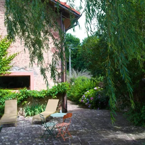 Chambres d'hôte Odile et les cycleux Lily, hotel in Docelles