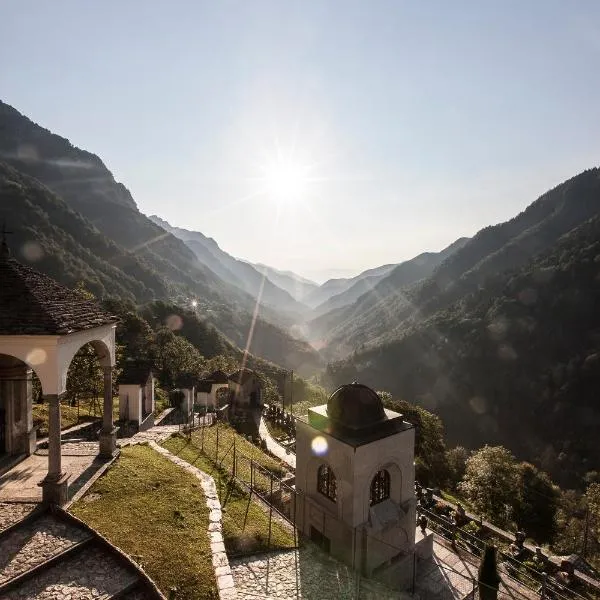 Palazzo Gamboni Swiss Historic Hotel, hotel in Comologno