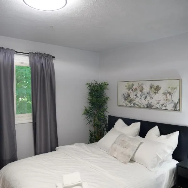 Entire Unique Apartment, hotel v destinaci Kingston