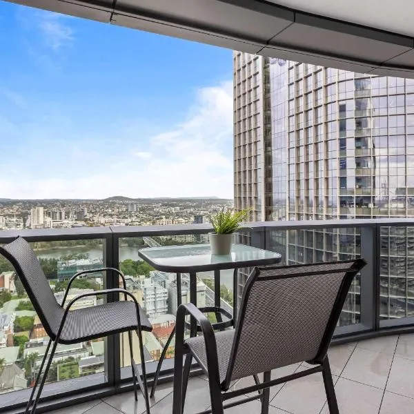 Your QW Escape - Pool Gym & Stunning Sky View, hotel in Brisbane