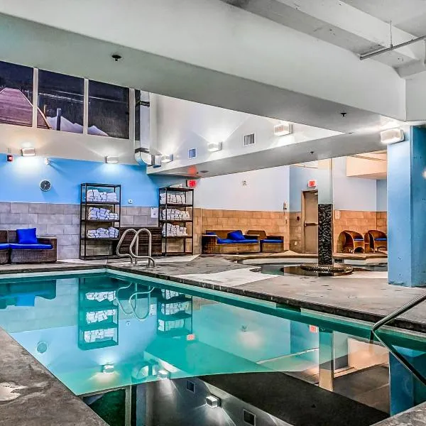 Solara 2BR Retreat - Pool - Hot Tub & Resort Perks-113, hotel in Canmore