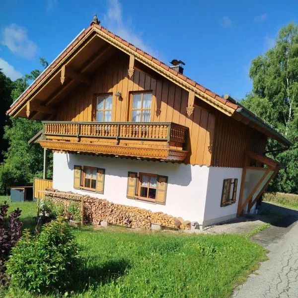 Ferienhaus am Waldrand, hotel in Neukirchen vorm Wald
