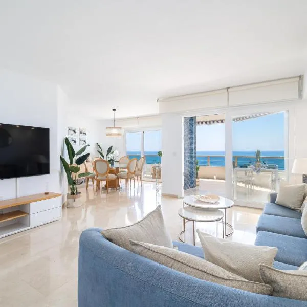 Luxury Duplex Pez Espada by AORA STAY: Torremolinos şehrinde bir otel