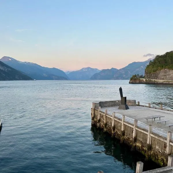 7 Min to Fjord - Alpine Stay in Stranda, hotel in Stranda