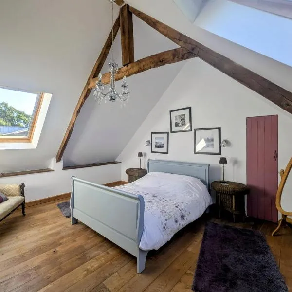 Les Ecuries is a modern renovated barn、Laniscatのホテル