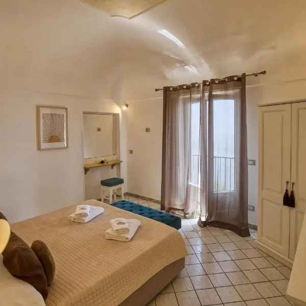 Holidays Perla d'Amalfi, hotel em Amalfi