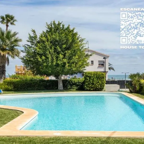 Exclusivo Ático de Lujo en la Playa - holaVivienda Inmobiliaria, hotel in Denia