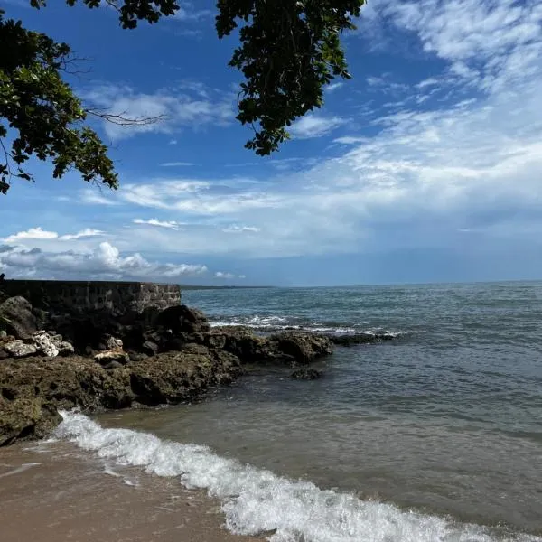 Roomsmagicoco, hotel in Cahuita