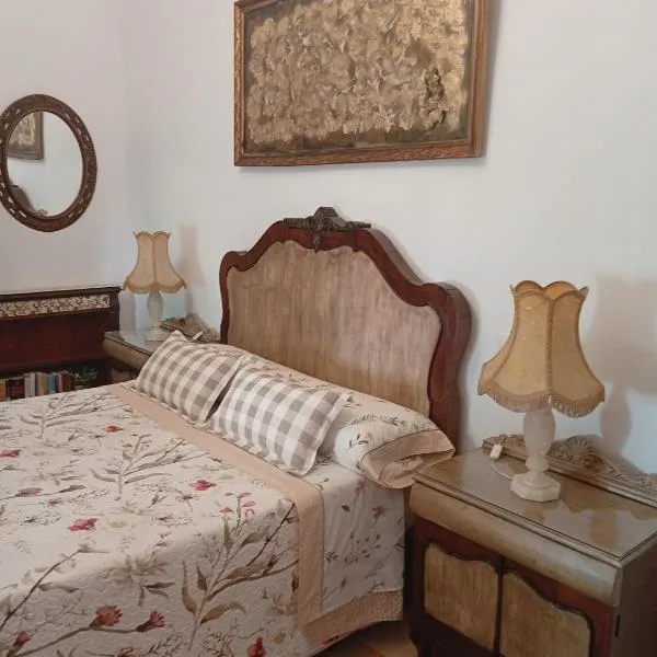 Casa Rural en San Carlos del Valle- Doña Gumersinda, hotel in San Carlos del Valle