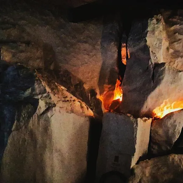 Traditional cave house! – hotel w mieście Hydra