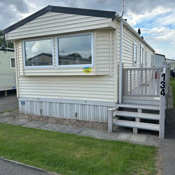 2 Bedroom Caravan 6 Birth The Wolds Ingoldmells Skegness - No pets free WiFi, hotel en Ingoldmells