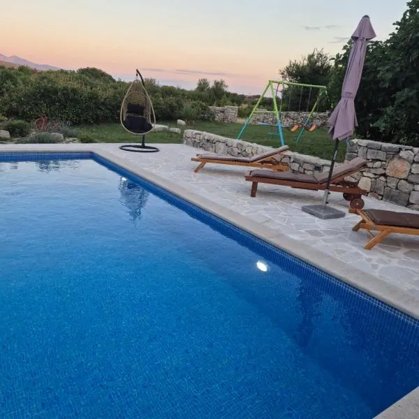 Villa Marko with Pool and BBQ, hotel in Hrvace