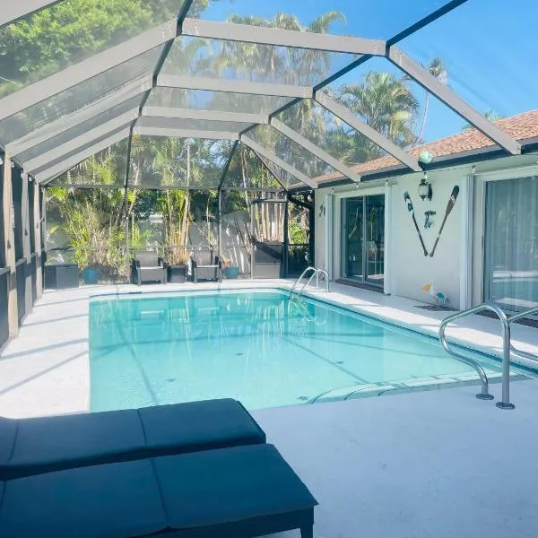 Relaxing place with pool, hotel in Cape Coral