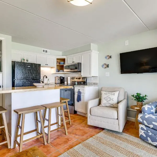 Carolina Beach Condo w/ Marina View, on Boardwalk, hotel in Carolina Beach