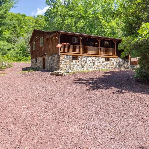 Cozy Log Cabin in Jim Thorpe, hotel em Jim Thorpe