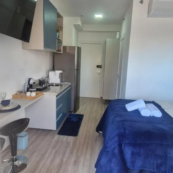 Studio Metrô Tatuapé Wi-fi-Piscina-Academia, hotel in Sao Paulo