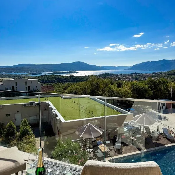 Cosy Sea View Suite with Pool near Airport, hotel in Tivat