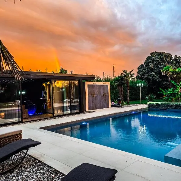 CasaKadd001Luxury Heated Pool Garden PatioBarbeque، فندق في Civé