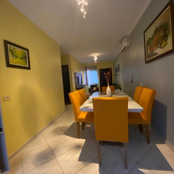 Casa charmosa em condomínio