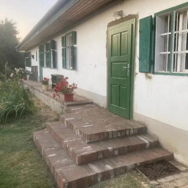 Erdősmecskei sváb vendégházak és Jurtaszállás, hotel en Erdősmecske