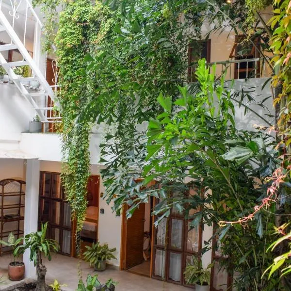 Muguet House Granada، فندق في كالي