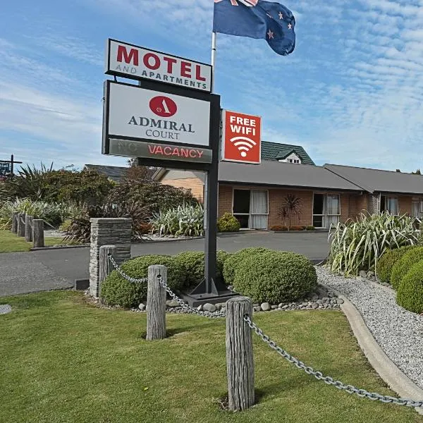 Admiral Court Motel & Apartments、インバーカーギルのホテル