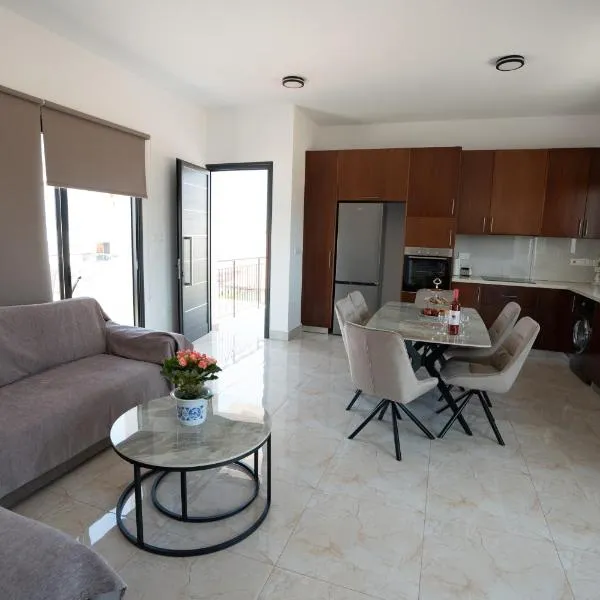 ARMA CIELO III, 2-bed Cosy Flat, khách sạn ở Paphos City