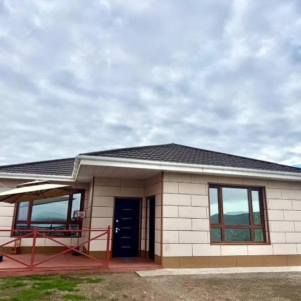 Cozy year-round cottage near UB with additional pick-up service from the Airport, hotel in Dzuunmod