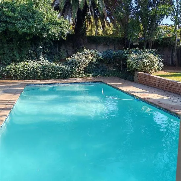 BEE-autiful Stay SC Garden Cottage, hotel v destinaci Bloemfontein