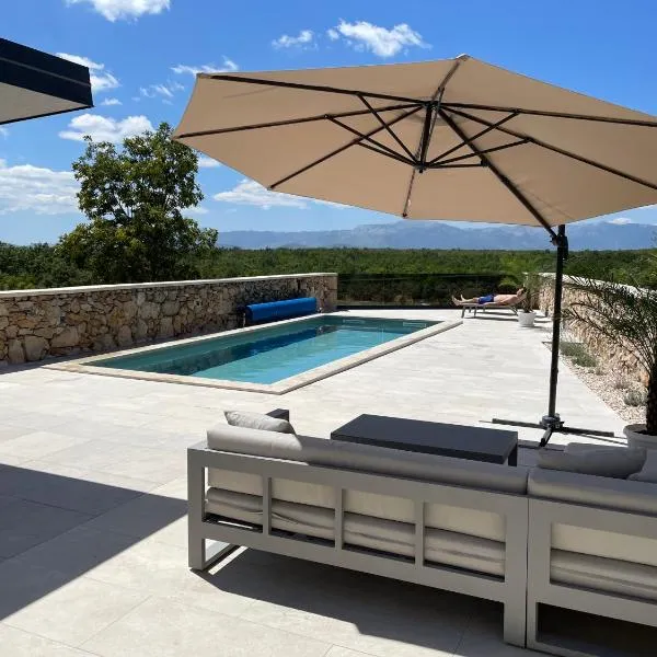 Hideaway Stonehouse pool for 2 Dalmatia Imotski, hotel in Medvidovići