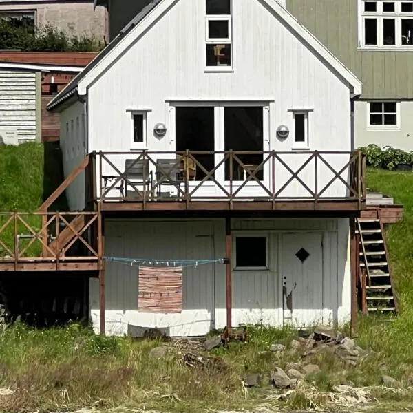 Cottage by the waterfront, hotel v destinaci Vestmanna