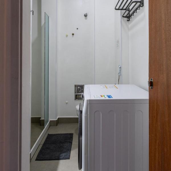 Relax em Copacabana, quarto e sala, 150 mt da Praia, cozinha, maq de lavar roupa e ar - Foto 3