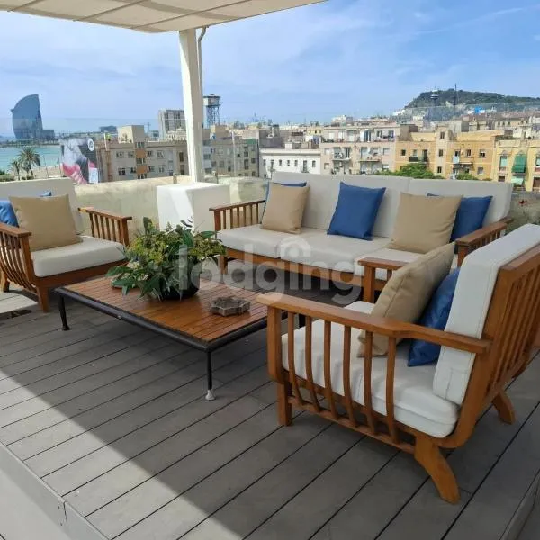 Kronos on the Beach Attic Suite, hotel i Barcelona