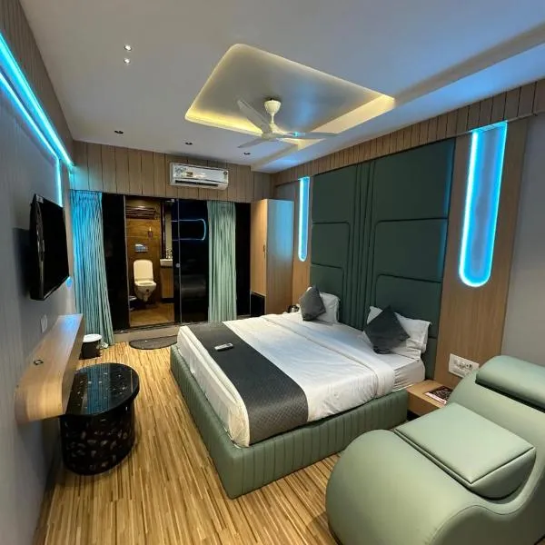 the valentine hotel, hotel in Surat