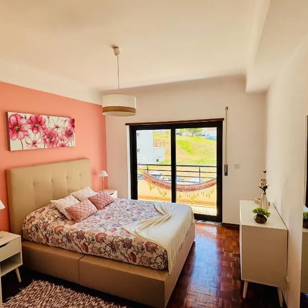 Azul sea’s view flat (3bedrooms), 3 terraces/wifi, khách sạn ở Buarcos