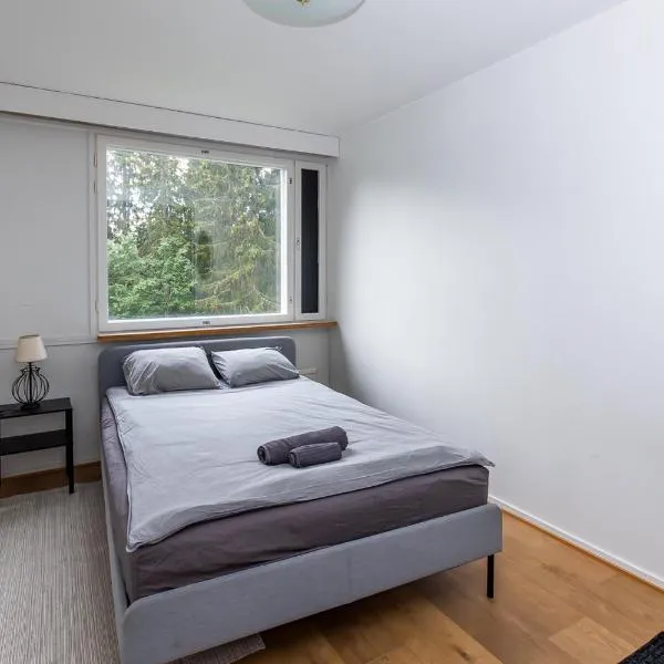 Spacious one-bedroom apartment near downtown, hotel v destinaci Lahti