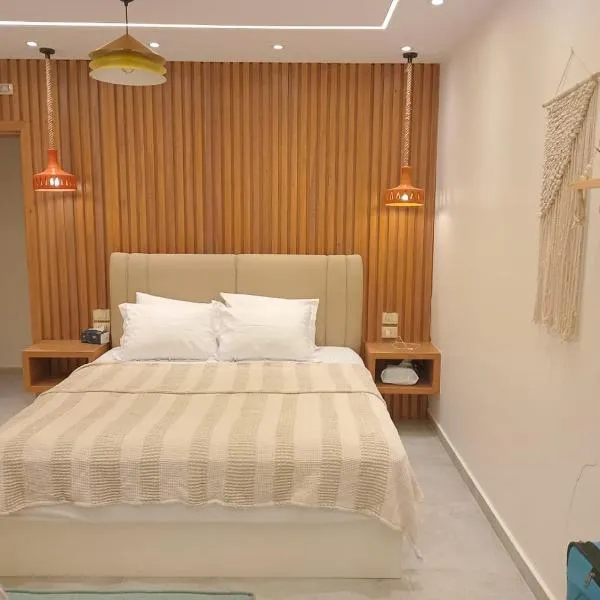 Jefaira Senior Chalet, 4 bedrooms with roof, hotel a Jalāl