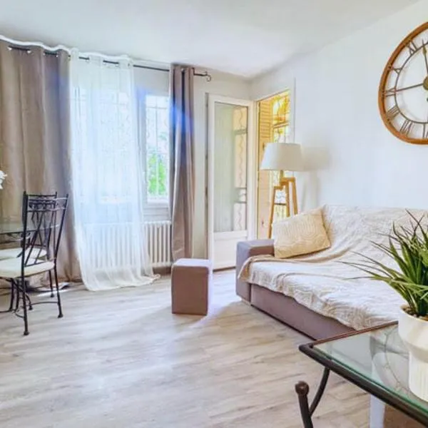 Bel appartement T3 avec parking, hotel in Avignon