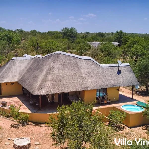 Luxury Self Catering Villas at Krugers Edge with Jacuzzi, hotel v destinaci Phalaborwa