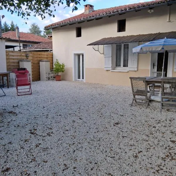 les noisetiers de verinas, hotel v destinaci Rochechouart