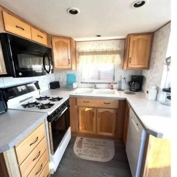 Rogue River Landing Resort Cabins, hotel v destinaci Gold Beach