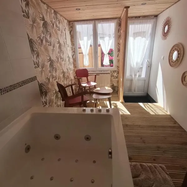 Le rouge baiser Love room, hotel in Ault